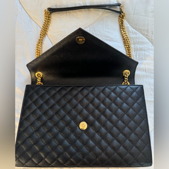 YSL shoulder bag in chevron/ diamond-quilted black leather. Gold Hardware - Picture 10 of 14
